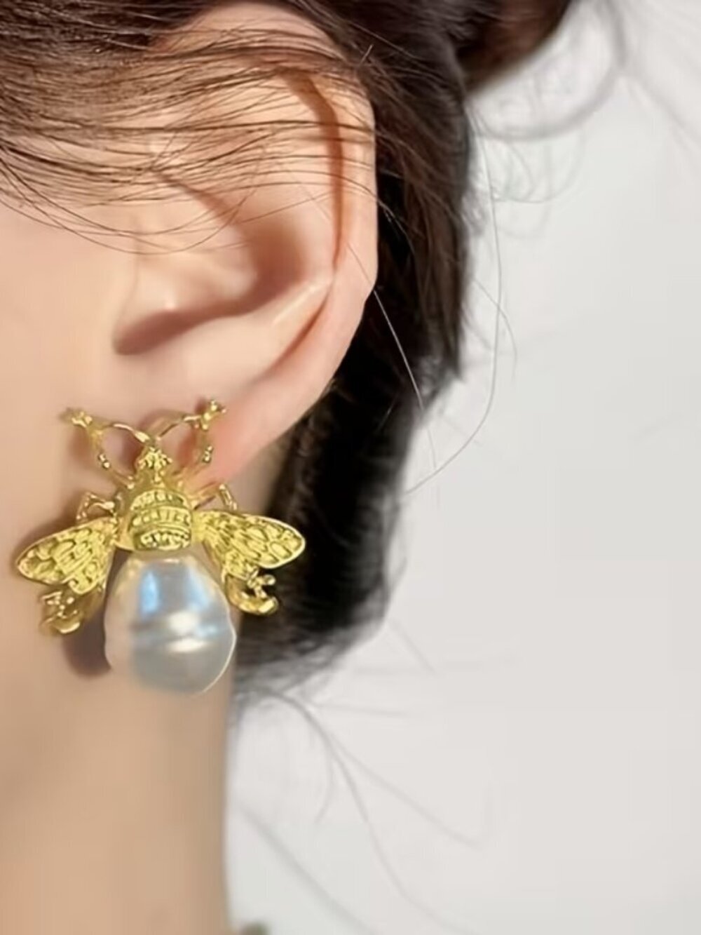 🐝 Gold Bee Earrings with Baroque Pearl Drop Statement Chic Nature NWOT